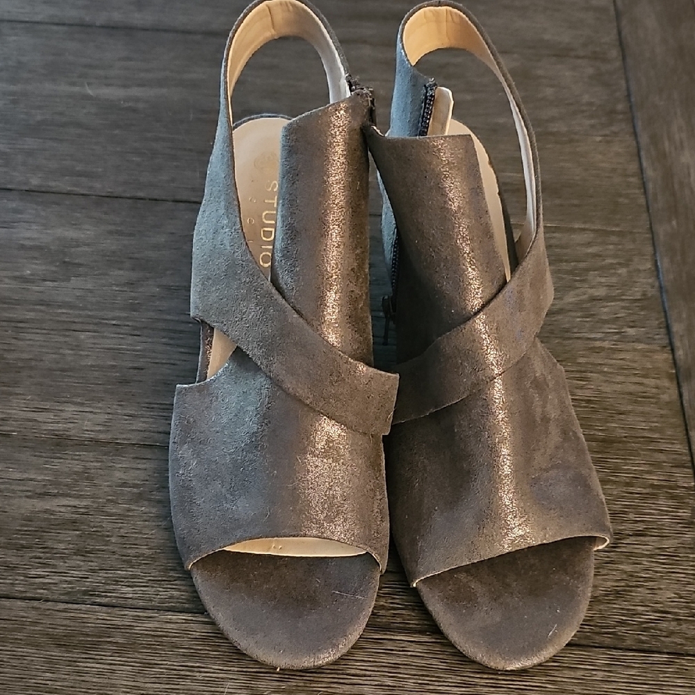 Studio Gray Sandals with Crisscross Straps and Slingback